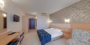 13-blue-bay-double-room